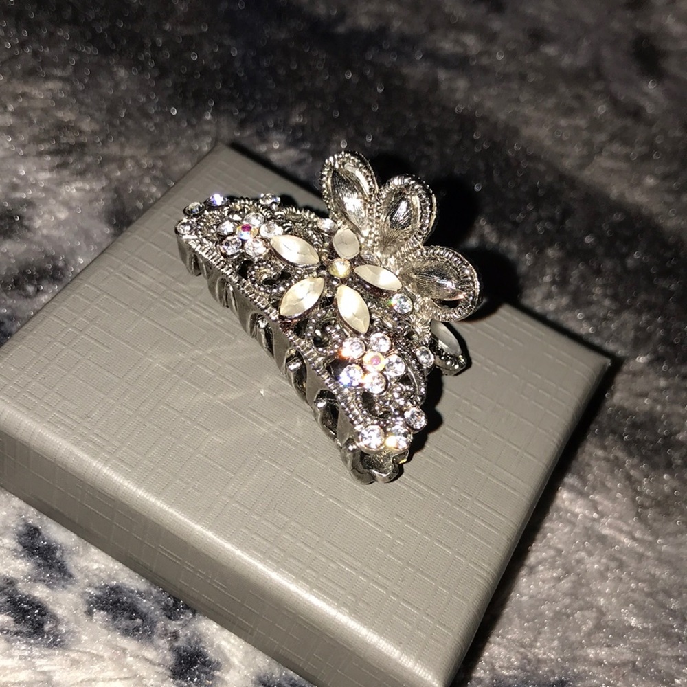 Silver hair barrette